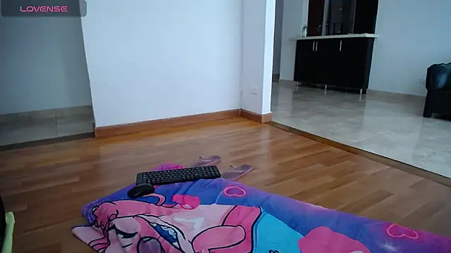 Snapshot of tiffany__pink chatting on 11-09-25, 04:05 tiffany pink online show from 11-09-25, 04:05