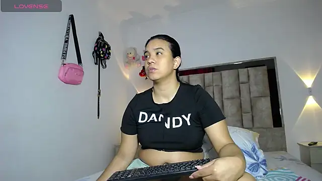 Snapshot of tiffany__pink chatting on 11-16-25, 09:31 tiffany pink online show from 11-16-25, 09:31