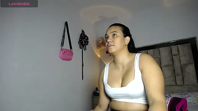 Snapshot of tiffany__pink chatting on 11-20-25, 10:20 tiffany pink online show from 11-20-25, 10:20