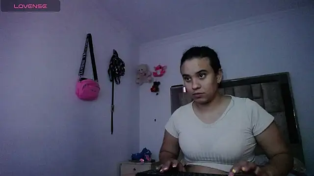 Snapshot of tiffany__pink chatting on 11-22-25, 09:47 tiffany pink online show from 11-22-25, 09:47