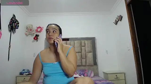 Snapshot of tiffany__pink chatting on 11-29-25, 04:54 tiffany pink online show from 11-29-25, 04:54