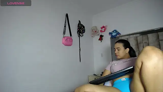 Snapshot of tiffany__pink chatting on 12-16-25, 09:53 tiffany pink online show from 12-16-25, 09:53