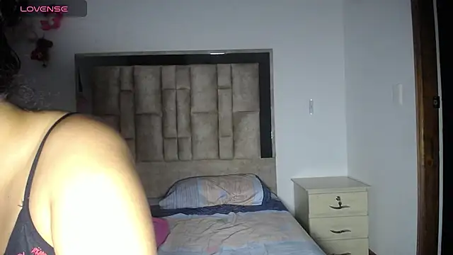 Snapshot of tiffany__pink chatting on 01-12-26, 11:54 tiffany pink online show from 01-12-26, 11:54