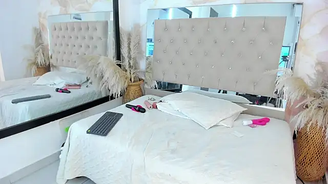 Snapshot of ainaah_ chatting on 02-27-25, 02:32 ainaah online show from 02-27-25, 02:32