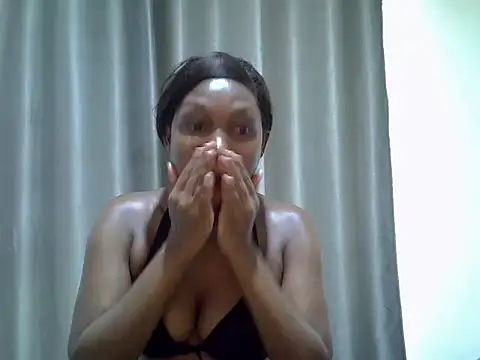 Snapshot of East_queen chatting on 09-12-25, 09:09 East queen online show from 09-12-25, 09:09