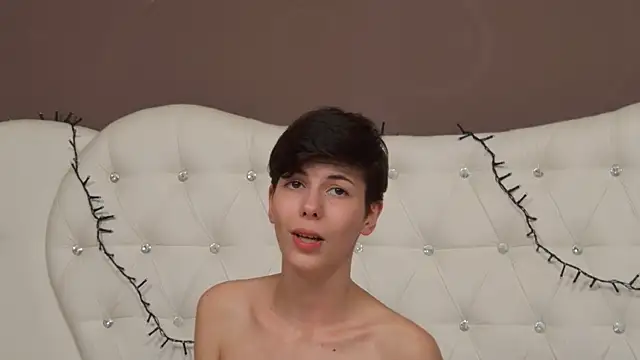 Snapshot of KylieLipa chatting on 12-12-24, 02:26 KylieLipa online show from 12-12-24, 02:26