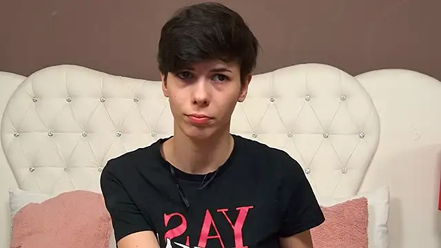 Snapshot of KylieLipa chatting on 12-28-24, 07:11 KylieLipa online show from 12-28-24, 07:11