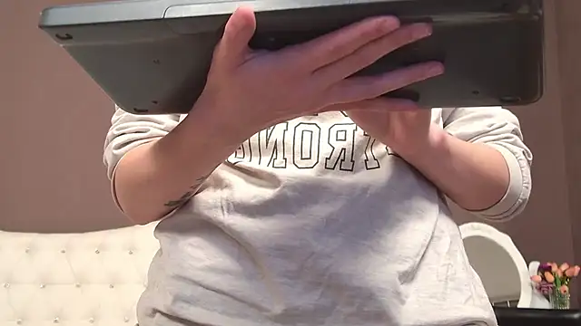 Snapshot of KylieLipa chatting on 02-25-25, 07:25 KylieLipa online show from 02-25-25, 07:25