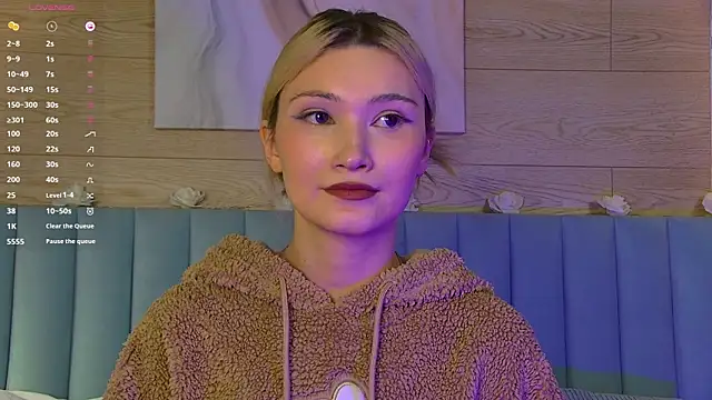 Snapshot of CarolReeves chatting on 02-23-25, 01:10 CarolReeves online show from 02-23-25, 01:10