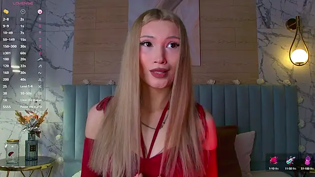 Snapshot of CarolReeves chatting on 03-13-25, 06:05 CarolReeves online show from 03-13-25, 06:05