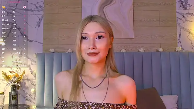 Snapshot of CarolReeves chatting on 03-15-25, 08:58 CarolReeves online show from 03-15-25, 08:58