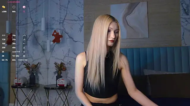 Snapshot of CarolReeves chatting on 10-17-25, 05:54 CarolReeves online show from 10-17-25, 05:54