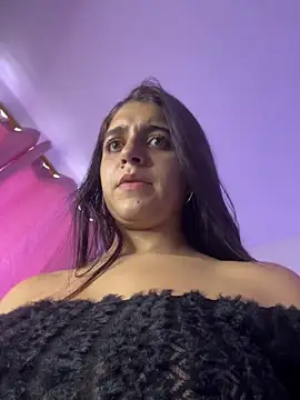 Snapshot of Alicia_Ruiz chatting on 10-21-25, 05:57 Alicia Ruiz online show from 10-21-25, 05:57