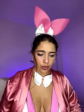 Snapshot of Alicia_Ruiz chatting on 10-31-25, 05:03 Alicia Ruiz online show from 10-31-25, 05:03