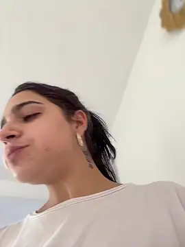 Snapshot of Alicia_Ruiz chatting on 12-17-25, 06:14 Alicia Ruiz online show from 12-17-25, 06:14