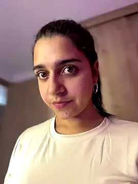 Snapshot of Alicia_Ruiz chatting on 12-18-25, 06:03 Alicia Ruiz online show from 12-18-25, 06:03