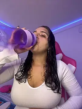 Snapshot of Alicia_Ruiz chatting on 02-19-26, 06:04 Alicia Ruiz online show from 02-19-26, 06:04