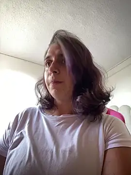 Alicia Ruiz online show from 06-18-26, 08:02