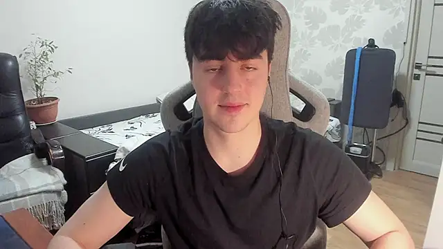 Snapshot of Knuckles17 chatting on 12-21-25, 05:14 Knuckles17 online show from 12-21-25, 05:14