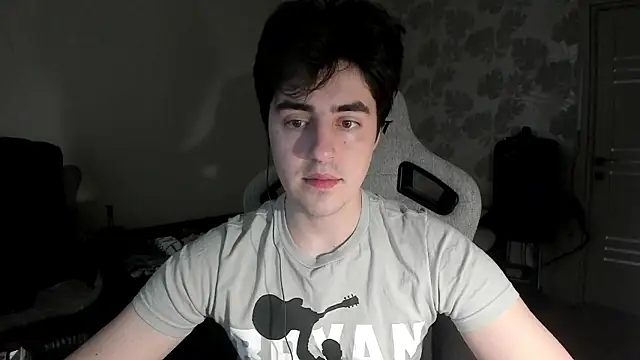 Snapshot of Knuckles17 chatting on 03-09-26, 01:48 Knuckles17 online show from 03-09-26, 01:48