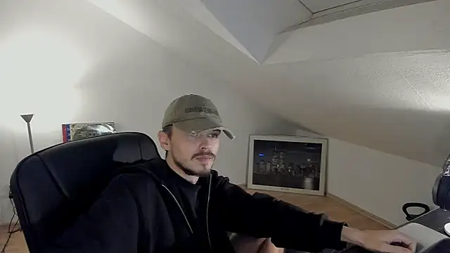 Snapshot of naked_psy chatting on 10-24-25, 11:01 naked psy online show from 10-24-25, 11:01