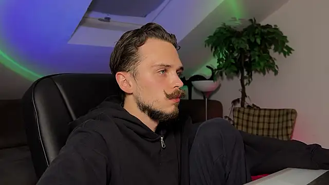 Snapshot of naked_psy chatting on 03-30-26, 08:21 naked psy online show from 03-30-26, 08:21