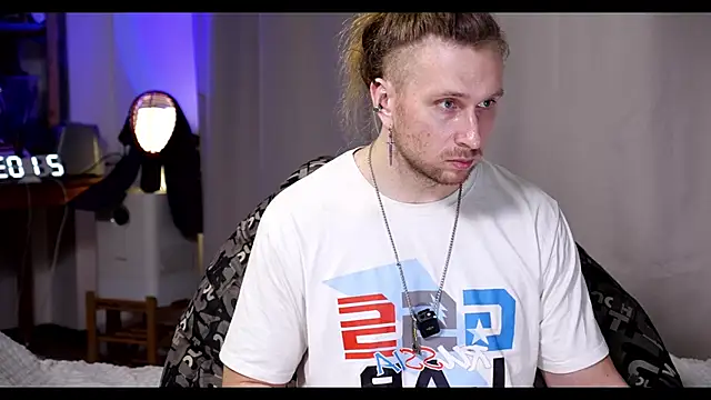 Snapshot of rusbigpaul chatting on 12-18-25, 06:03 rusbigpaul online show from 12-18-25, 06:03