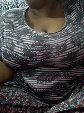 Snapshot of Seema_99 chatting on 04-15-26, 03:35 Seema 99 online show from 04-15-26, 03:35
