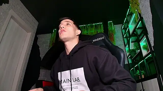 alexgiraldo  online show from 03-17-25, 02:56