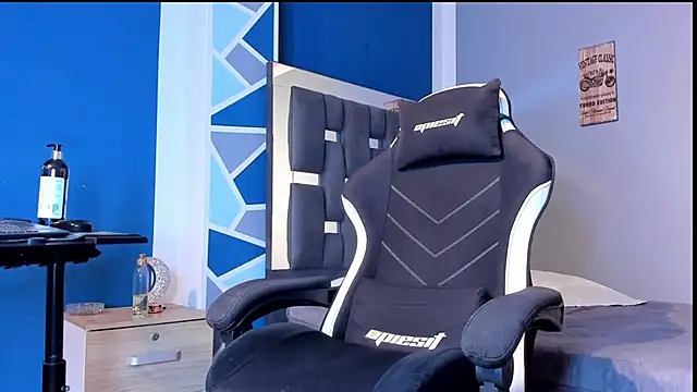 Snapshot of alex_oficial chatting on 07-09-26, 04:49 alex oficial online show from 07-09-26, 04:49