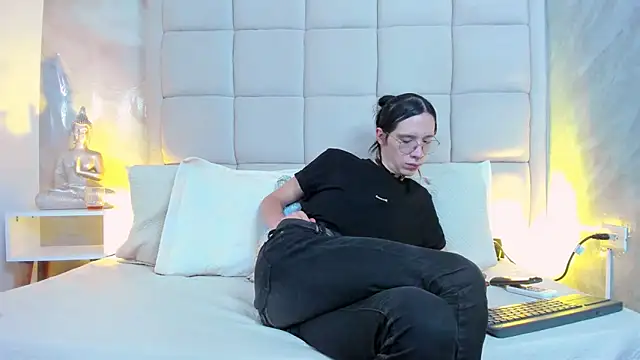 Hecatee 77 online show from 10-25-25, 08:03