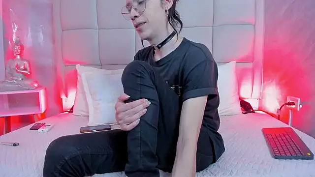 Hecatee 77 online show from 12-04-25, 07:44