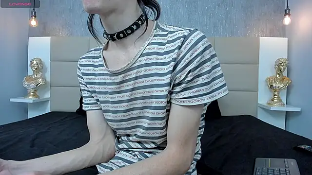 Hecatee 77 online show from 04-23-26, 07:16