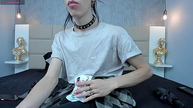 Hecatee 77 online show from 04-24-26, 07:05