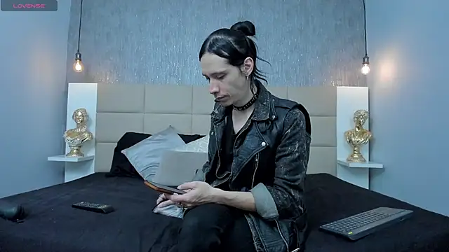 Hecatee 77 online show from 04-25-26, 07:44