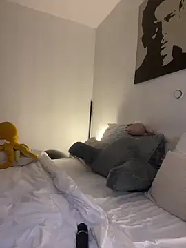 Snapshot of EllyNora chatting on 02-19-25, 08:31 EllyNora online show from 02-19-25, 08:31