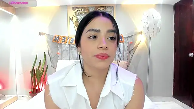 Snapshot of Paula_Desousa chatting on 10-28-25, 07:38 Paula Desousa online show from 10-28-25, 07:38