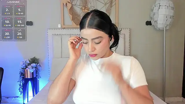 Paula Desousa online show from 06-16-26, 07:49