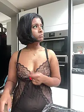 Snapshot of RoseMelanie chatting on 02-27-25, 10:37 RoseMelanie online show from 02-27-25, 10:37