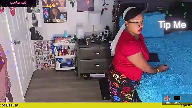 Snapshot of temptressbeauty24 chatting on 12-18-25, 11:33 temptressbeauty24 online show from 12-18-25, 11:33