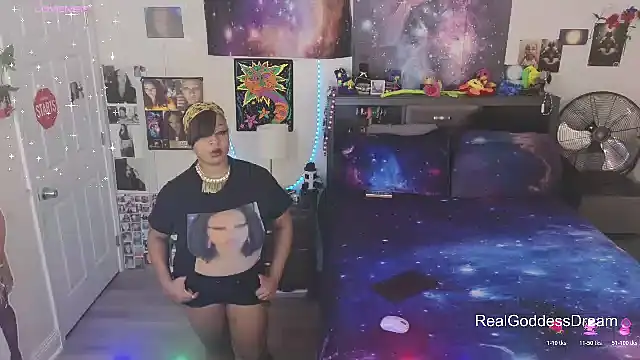 Snapshot of temptressbeauty24 chatting on 02-06-26, 11:52 temptressbeauty24 online show from 02-06-26, 11:52