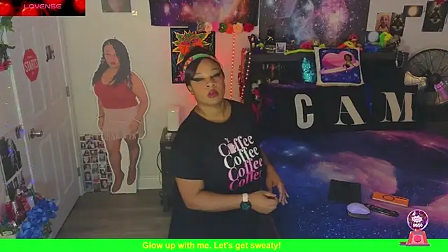 Snapshot of temptressbeauty24 chatting on 02-17-26, 11:55 temptressbeauty24 online show from 02-17-26, 11:55