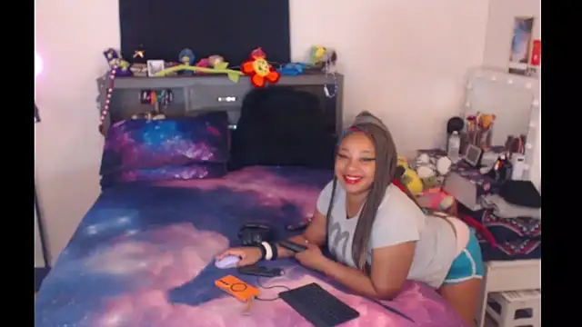 Snapshot of temptressbeauty24 chatting on 03-06-26, 05:48 temptressbeauty24 online show from 03-06-26, 05:48