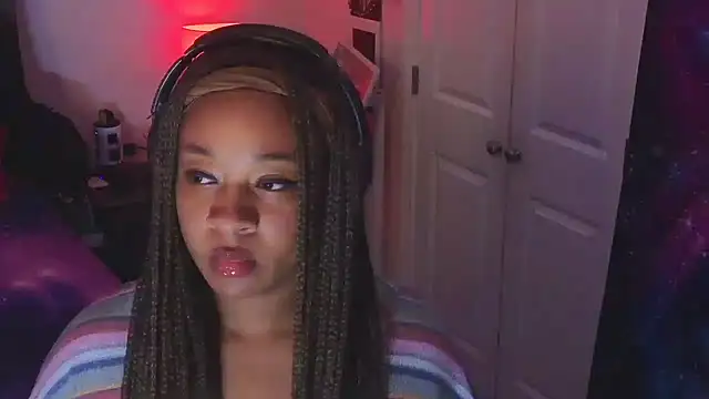 Snapshot of temptressbeauty24 chatting on 03-14-26, 07:58 temptressbeauty24 online show from 03-14-26, 07:58