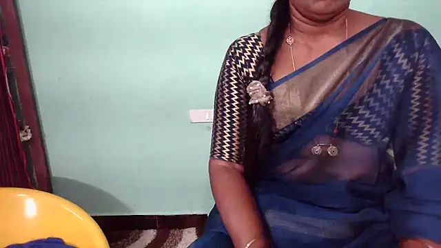 Snapshot of shrutitelugu69 chatting on 12-19-25, 10:11 shrutitelugu69 online show from 12-19-25, 10:11