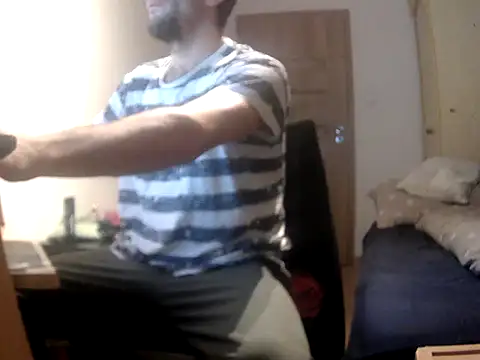 Snapshot of matejk chatting on 10-31-25, 05:58 matejk online show from 10-31-25, 05:58