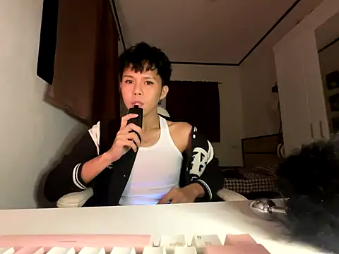 Snapshot of Plaxtique chatting on 09-26-25, 07:18 Plaxtique online show from 09-26-25, 07:18