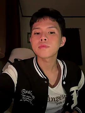 Snapshot of Plaxtique chatting on 10-17-25, 10:18 Plaxtique online show from 10-17-25, 10:18