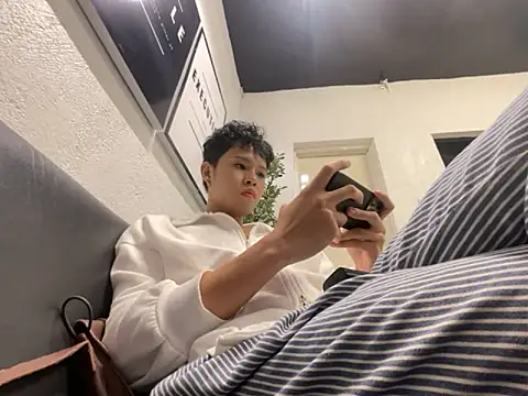 Snapshot of Plaxtique chatting on 11-08-25, 02:39 Plaxtique online show from 11-08-25, 02:39