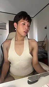 Snapshot of Plaxtique chatting on 12-22-25, 05:15 Plaxtique online show from 12-22-25, 05:15